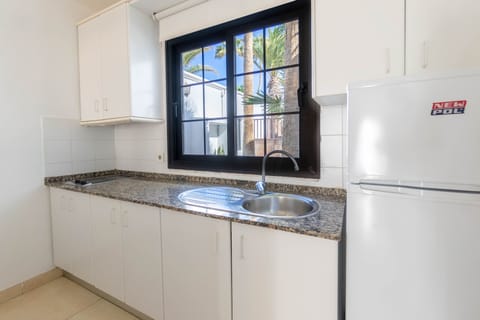 Apartment, 2 Bedrooms | Private kitchen | Full-size fridge, microwave, oven, stovetop