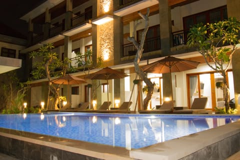 Outdoor pool, sun loungers