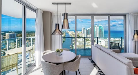Relaxing Getaway with Intracoastal Views (9916)