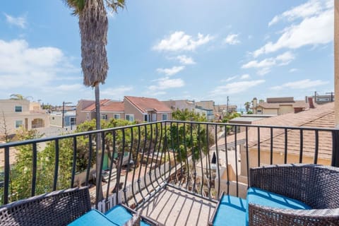 3rd floor f balcony front