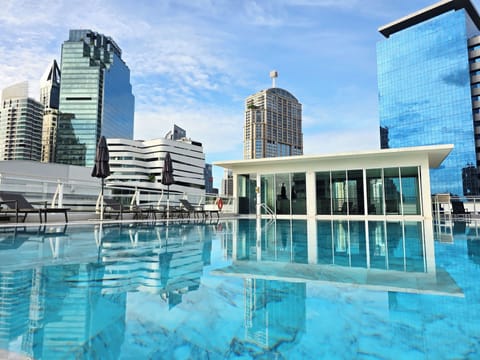 Outdoor pool, pool umbrellas, sun loungers