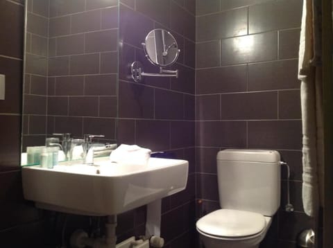 Bathtub, free toiletries, hair dryer, towels