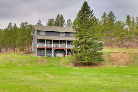 Hill City Vacation Rental | 5BR | 3.5BA | 3,200 Sq Ft | Stairs to Access