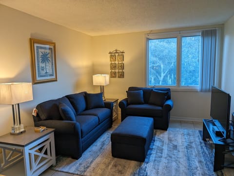 Living room - oceanside not OV