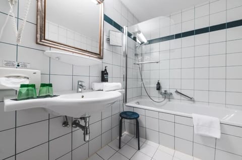 Free toiletries, hair dryer, bathrobes, towels