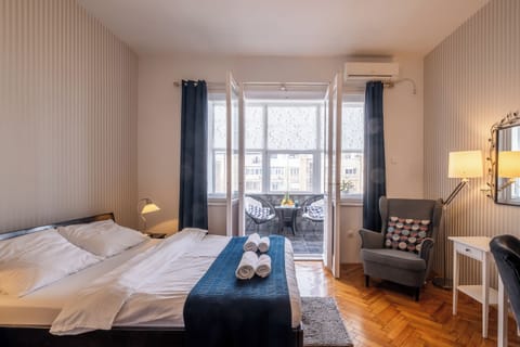 Double or Twin Room, External Private Bathroom, Private Balcony, Courtyard View (Shared Apartment) | Premium bedding, individually decorated, individually furnished, desk