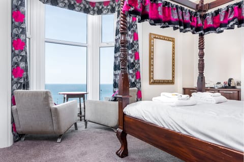 Superior Double Room, Ensuite, Sea View (4 Poster-BayWindow-Room 2)