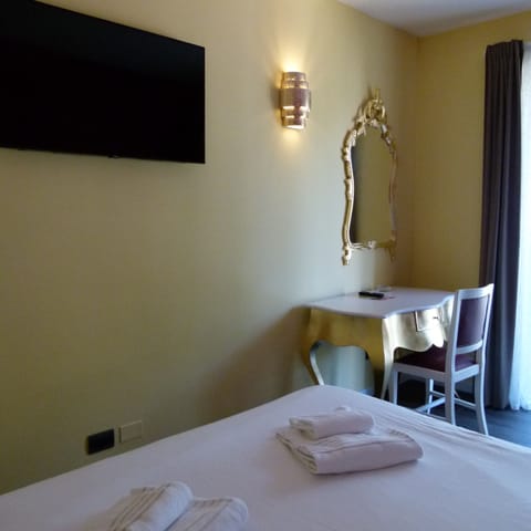 Superior Double Room, Balcony, Lake View | Down comforters, minibar, in-room safe, individually furnished