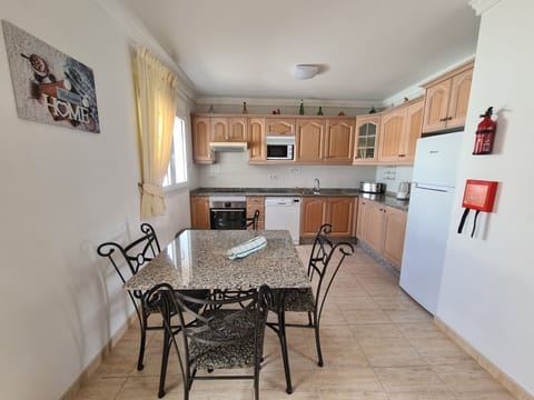 Kitchen and breakfast table