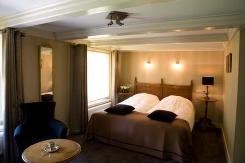 Iron/ironing board (on request), WiFi (free), bed sheets