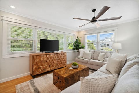 Living Area, Queen Sleeper Sofa