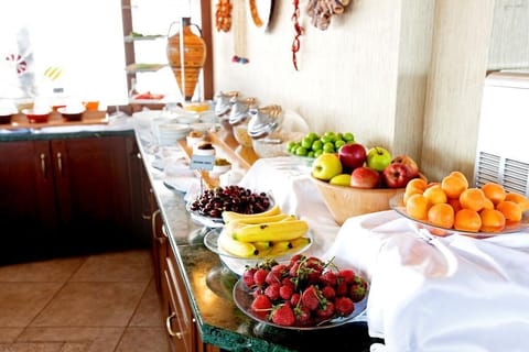 Free daily self-serve breakfast