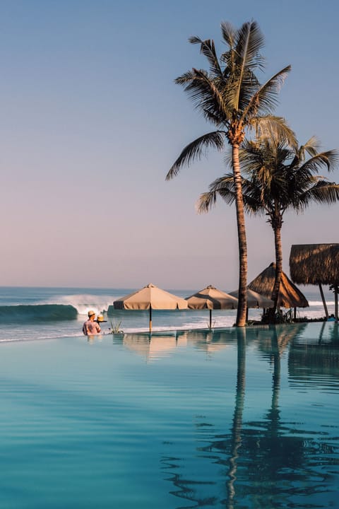 2 outdoor pools, free cabanas, pool umbrellas