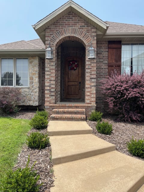 Gradual steps to the front door entrance.