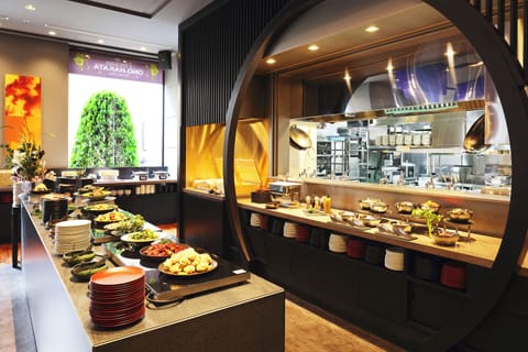 Daily buffet breakfast for a fee
