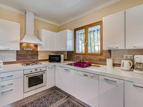 Cabinetry, Countertop, Property, Furniture, Kitchen Sink, Sink, Product, Kitchen Stove, Kitchen, Building