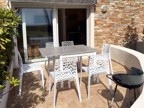 Property, Furniture, Room, Table, Building, House, Interior Design, Real Estate, Kitchen & Dining Room Table, Home