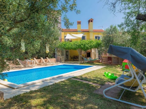 Plant, Property, Sky, Water, Building, Azure, Tree, Shade, Swimming Pool, Architecture