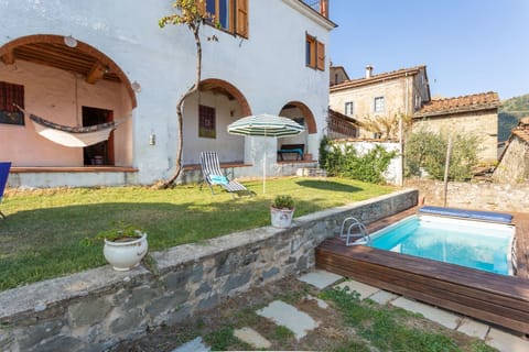 Property, Building, House, Real Estate, Swimming Pool, Residential Area, Villa, Estate, Hacienda, Backyard