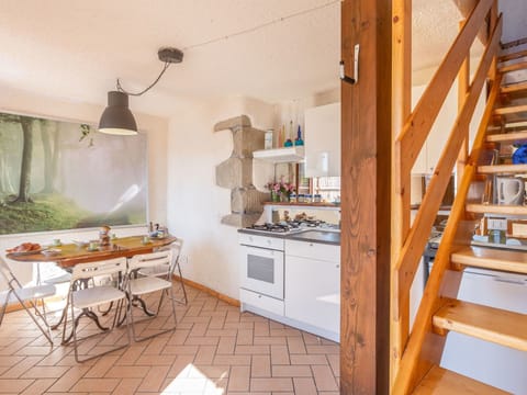 Property, Room, Furniture, Building, Interior Design, House, Kitchen, Floor, Real Estate, Architecture