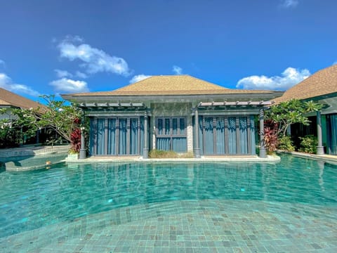 Premier 2 Bedroom Pool Access | In-room safe, desk, laptop workspace, free WiFi