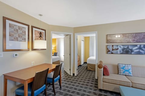 2 Bedroom Suite | Iron/ironing board, free WiFi, bed sheets