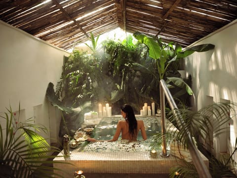 Couples treatment rooms, sauna, hot tub, steam room, body treatments