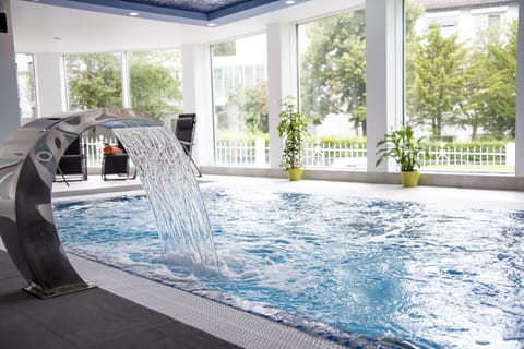 Indoor spa tub