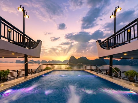 Outdoor pool, sun loungers