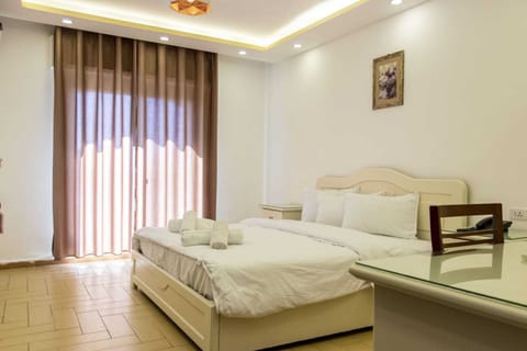 Egyptian cotton sheets, premium bedding, pillowtop beds, minibar