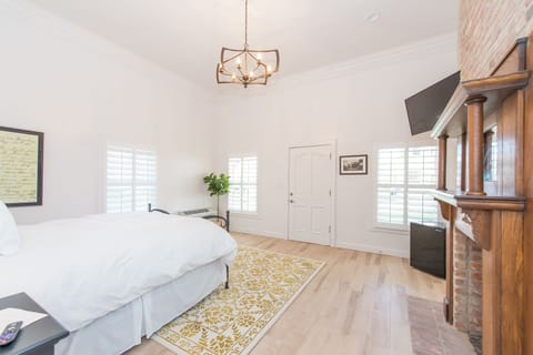 Exclusive Single Room | Down comforters, individually decorated, individually furnished