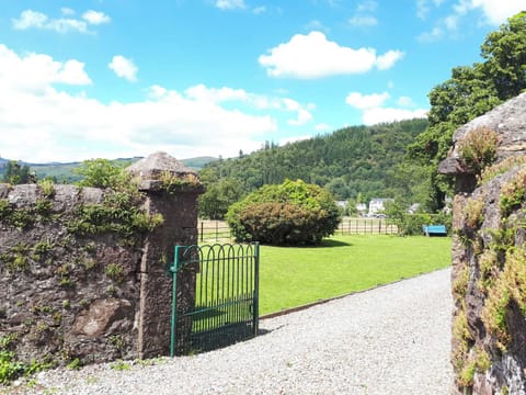 Gated driveway | Ben Ledi View, Callander