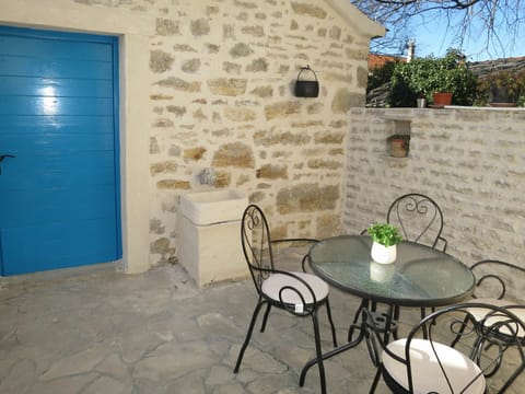 Property, Building, Furniture, Table, Plant, Outdoor Table, Chair, Door, Wood, Outdoor Furniture