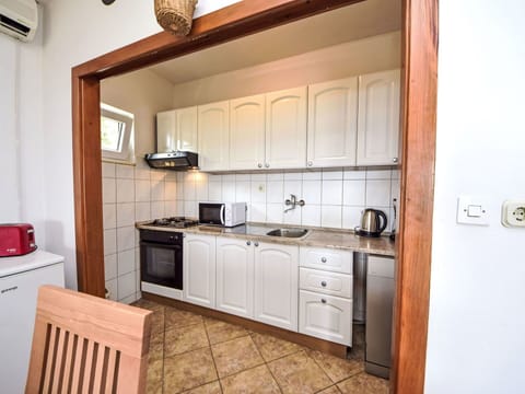 Cabinetry, Countertop, Property, Furniture, Building, Kitchen Stove, Kitchen, Kitchen Appliance, Wood, Drawer