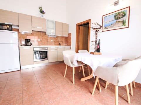 Property, Furniture, Picture Frame, Cabinetry, Kitchen Appliance, Wood, Lighting, Interior Design, Kitchen Stove, Chair