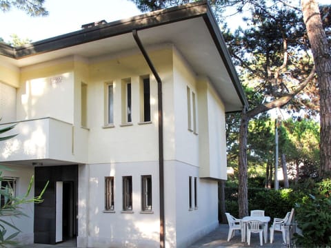 House, Property, Building, Home, Real Estate, Architecture, Facade, Cottage, Room, Villa