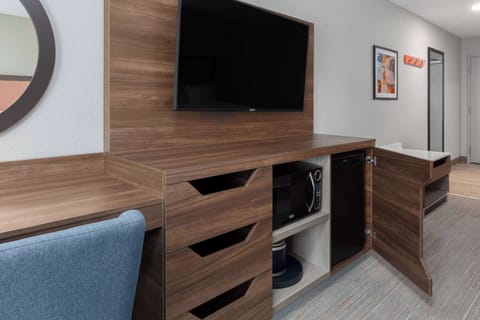 Room, 2 Queen Beds, Accessible, Hearing Impaired, Non Smoking | In-room safe, blackout drapes, free cribs/infant beds, free WiFi