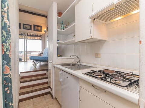 Countertop, Cabinetry, Building, Gas Stove, Kitchen Appliance, Kitchen Stove, Exhaust Hood, Cooktop, Kitchen, Wood