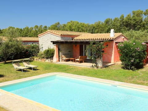 Property, House, Building, Real Estate, Swimming Pool, Home, Villa, Backyard, Vacation, Leisure