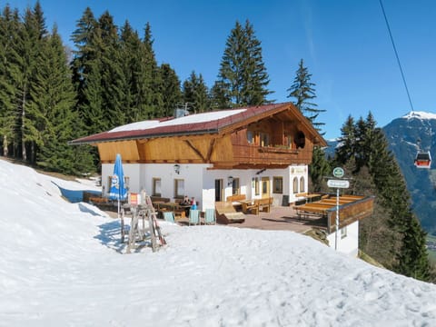 Sky, Snow, Property, Tree, Mountain, Window, Slope, House, Building, Plant
