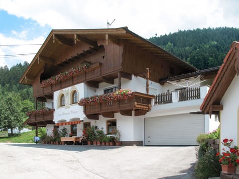 Property, House, Building, Roof, Home, Real Estate, Architecture, Cottage, Facade, Wood