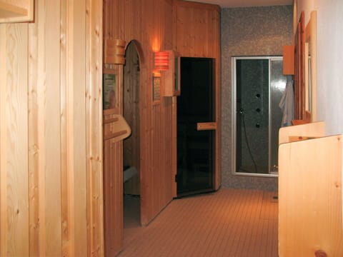 Door, Wood, Flooring, Floor, Wood Stain, Home Door, Building, Hardwood, Varnish
