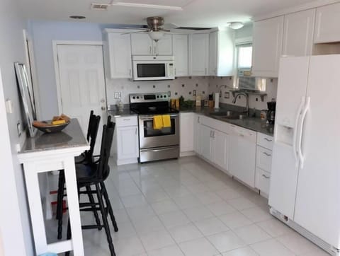 kitchen & breakfast nook
