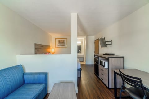 Suite, 1 Bedroom | Desk, free WiFi, bed sheets