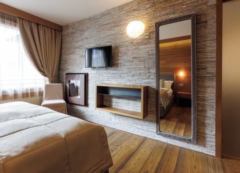 Presidential Suite | Frette Italian sheets, hypo-allergenic bedding, down comforters