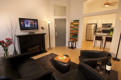 Comfortable living room with fireplace.