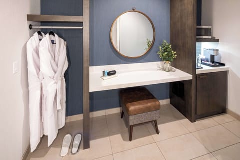 Luxury Room, 1 King Bed | Living area | 42-inch flat-screen TV with cable channels, TV