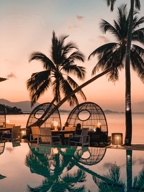 Poolside bar