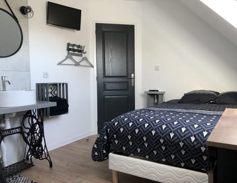 Classic Double Room | Individually decorated, individually furnished, free WiFi, bed sheets