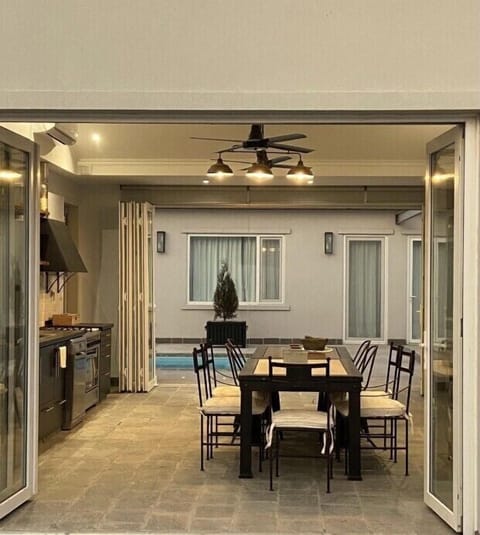 Quincho or multipurpose room, spacious and windows can be fully opened